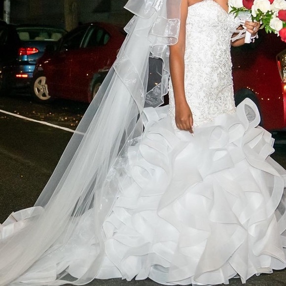 ALLURE wedding gown - Picture 1 of 1